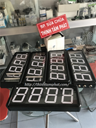 Bảng hiển thị LED hiển thị thông tin tùy chỉnh ứng dụng trong nhà máy, nhà xưởng.